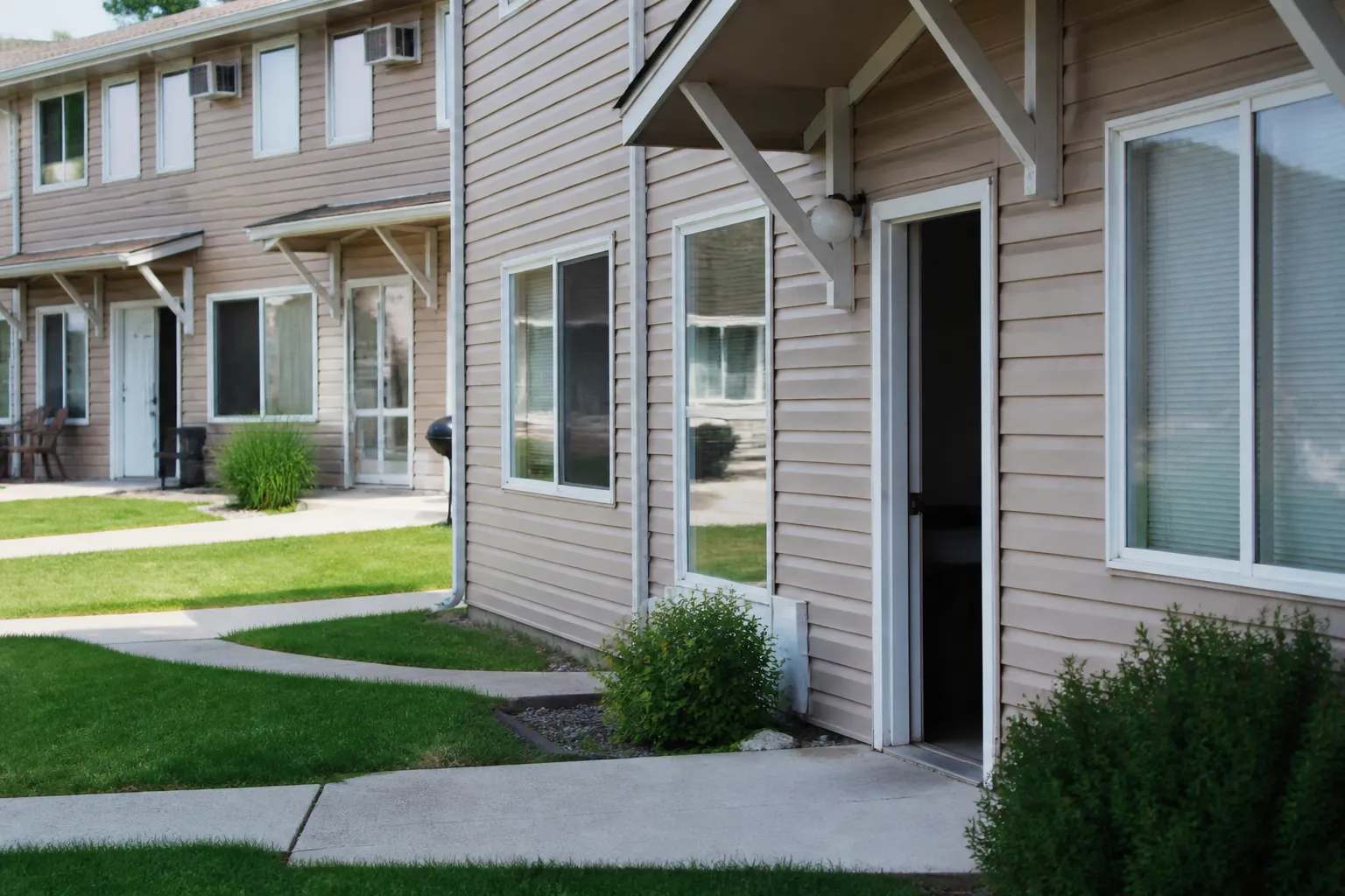River Road Townhomes in Waterloo, built in 2014, exterior view of apartment buildings.